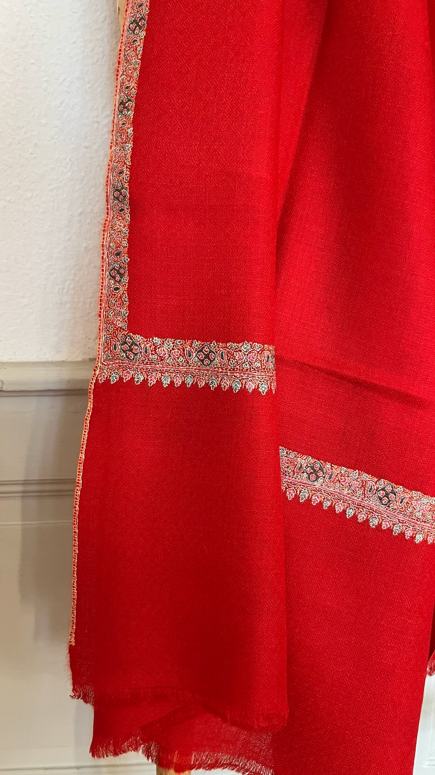 Classic Cashmere Pashmina Shawl with Embroidered Border