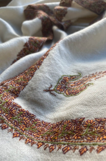 Classic Pashmina Paisley shawl. Handmade by skilled artisans from Srinagar, Kashmir, this shawl is hand-spun from the finest 100% cashmere into yarn.