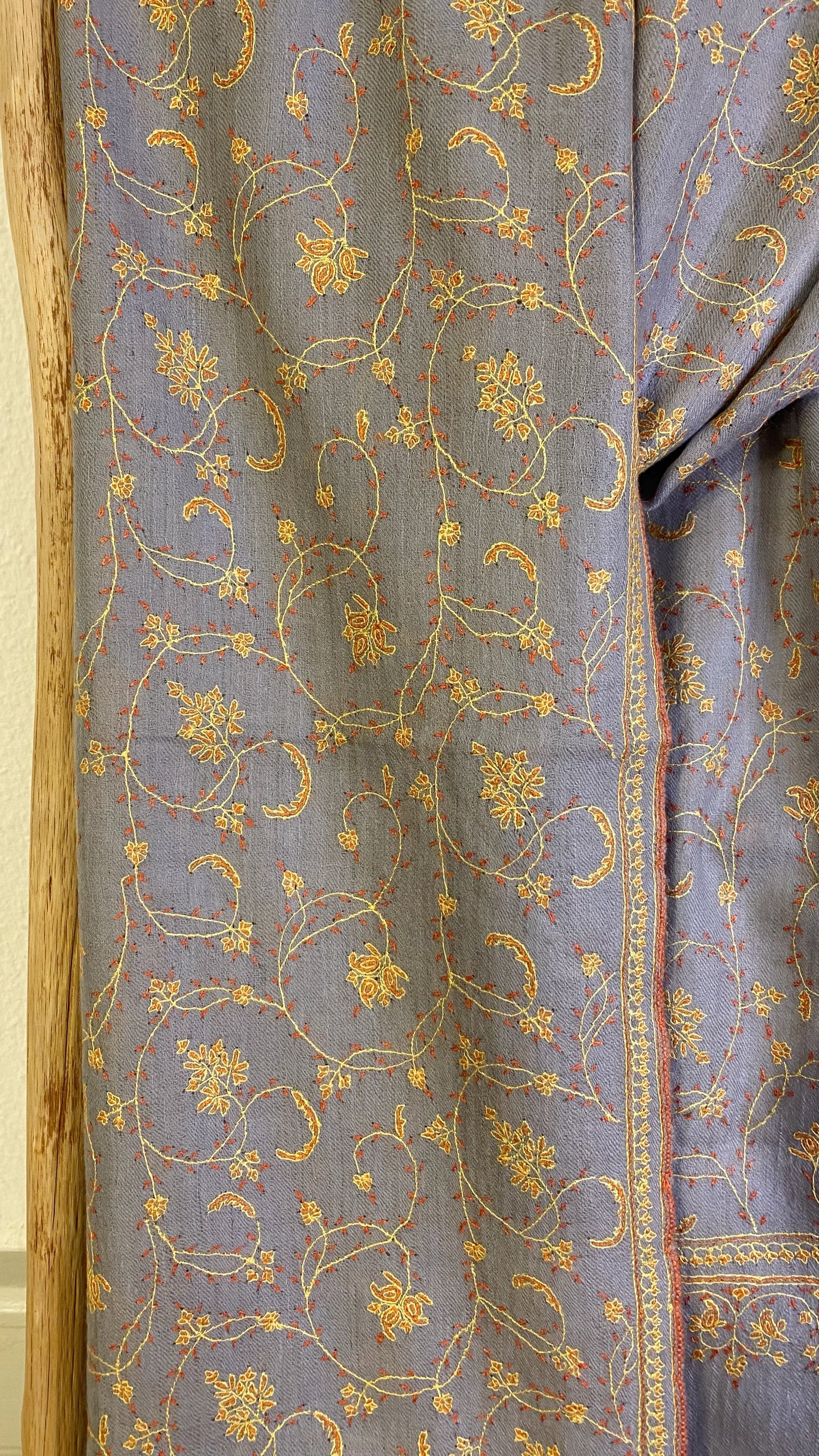 Luxuriously crafted and exquisitely detailed, this jaalidar pashmina stole stands as a statement of elegance and sophistication. At 70x200 cm and a mere 120 grams, it epitomizes luxury in every fiber. The stole, woven from the rare Yangir wool of the Himalayan Ibex, promises unparalleled softness. Its soft grey canvas, enriched with intricate yellow embroidery, reflects regal finesse and is a prized addition to any luxury collection.