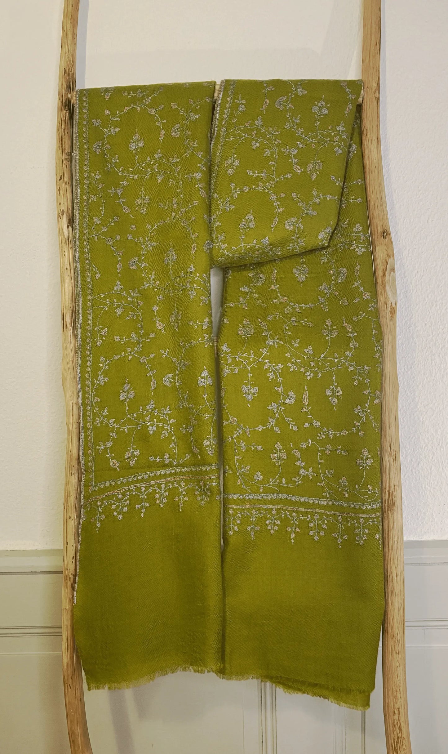 Pashmina Stole with Sozni Embroidery