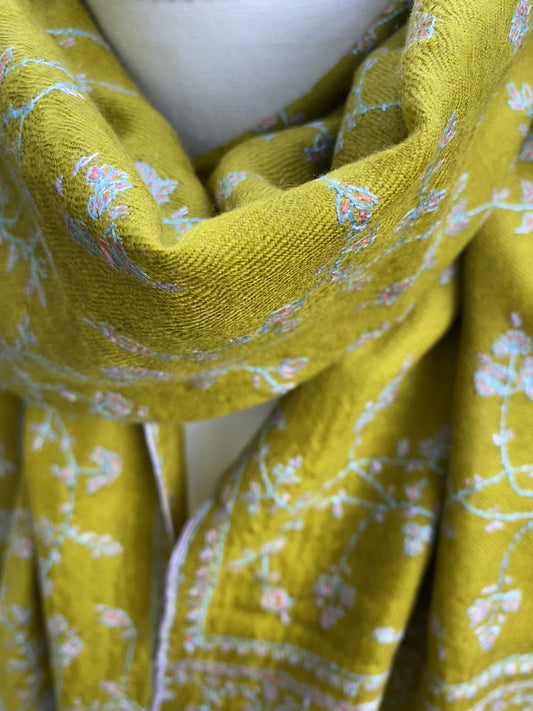 Pashmina Stole with Sozni Embroidery, handmade, auethentic 100% Yangir wool Pashmina stole.