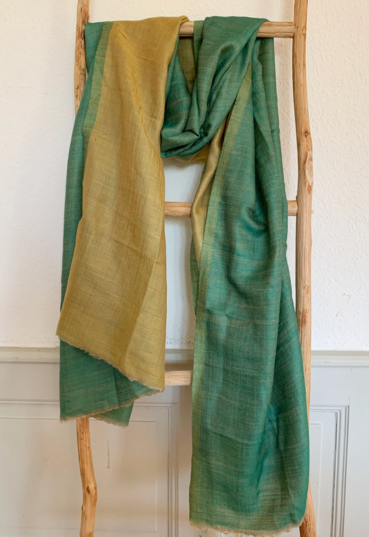 Laal's Reversible Pashmina Stole, a 'dorukha' design dating back to the 1860s in Kashmir. This lightweight, soft, double-sided stole is versatile for all occasions and seasons. Crafted from a blend of cashmere and silk yarn, it's a unisex, classic piece, offering affordable luxury. Popular among both men and women, this best-selling stole adds elegance and comfort to any ensemble.
